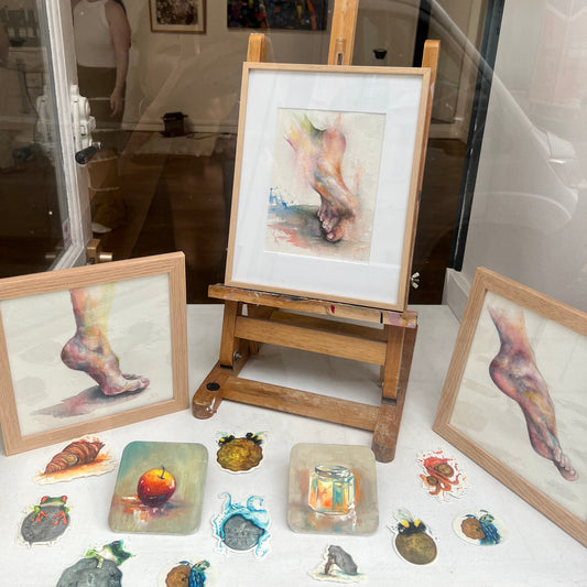 Artist hands by Wai Ling Emily Lee